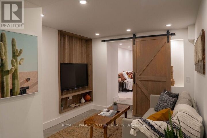 Property Photo:  166 Oakmount Road Lower  ON M6P 2N9 