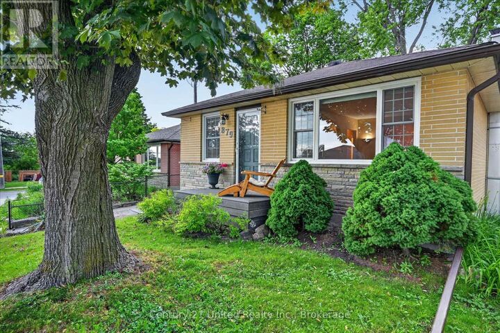 Property Photo:  879 Birch Avenue  ON K9H 6G7 