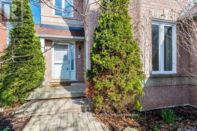 Property Photo: 33 Strathroy Crescent ON L8B 0K9