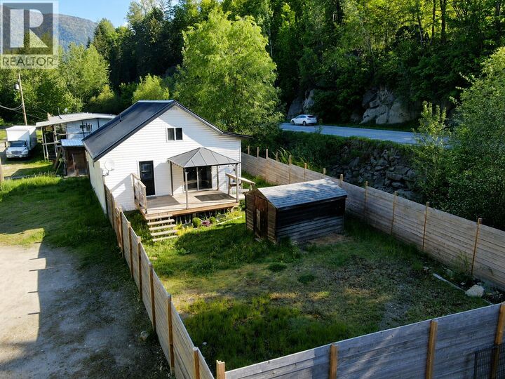 Property Photo: 1705 Perrier Road BC V1L 6Y8