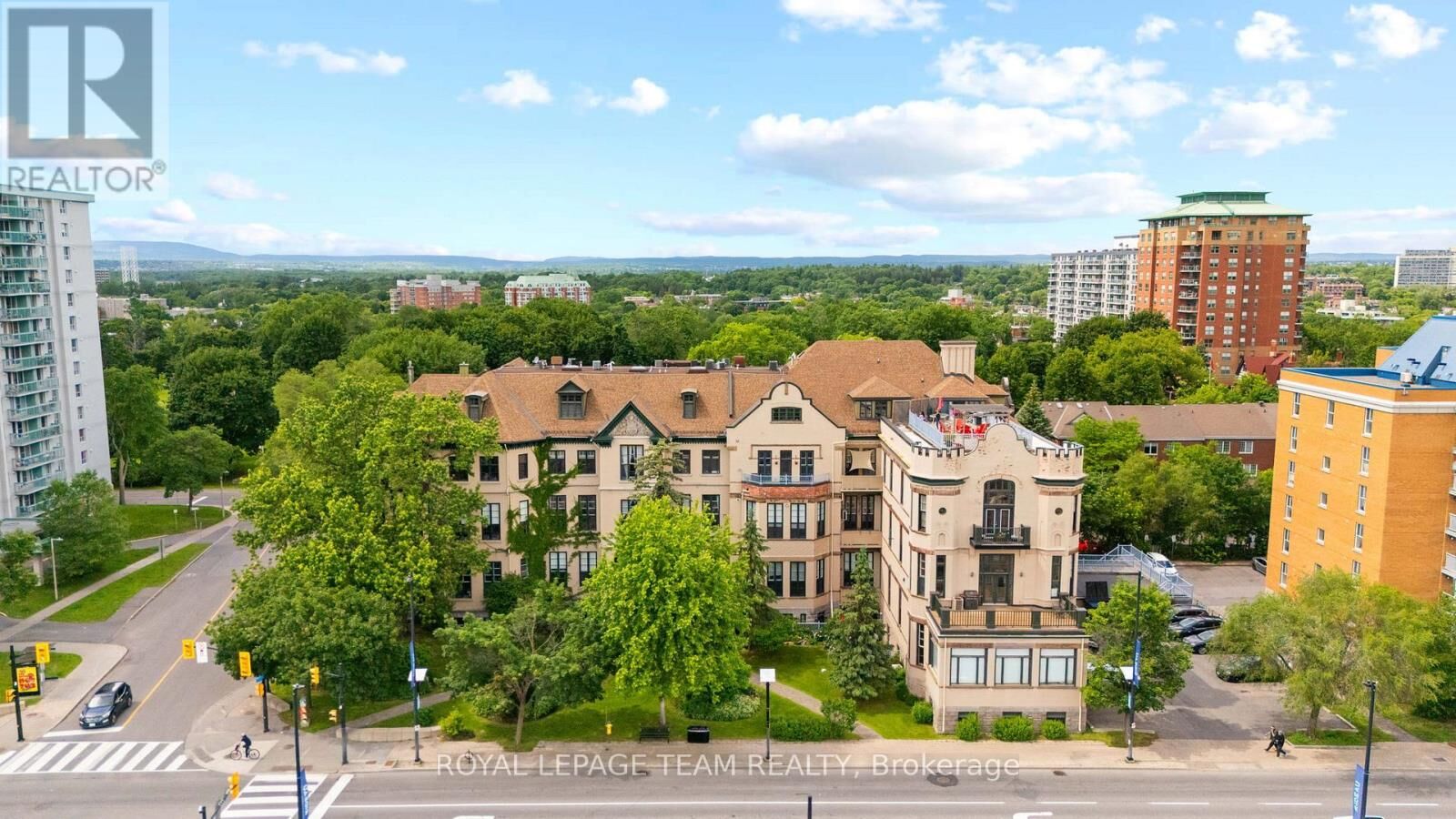Property Photo: 589 Rideau Street 404 ON K1N 6A1
