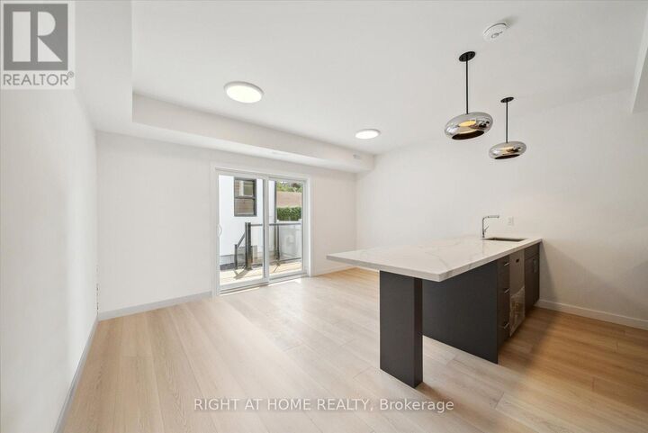 Property Photo:  367 Howland Avenue 2  ON M5R 3C1 