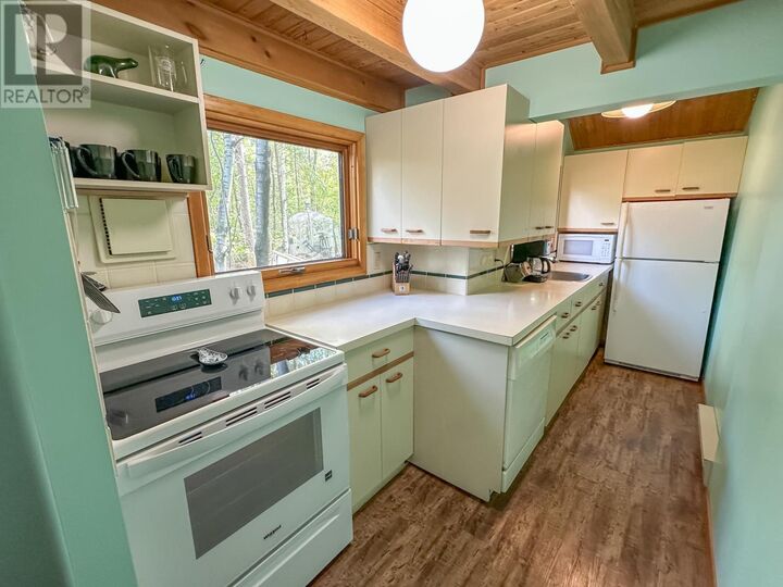 Photo de la propriété:  2 Donbrock Dr  ON P9N 0A1 