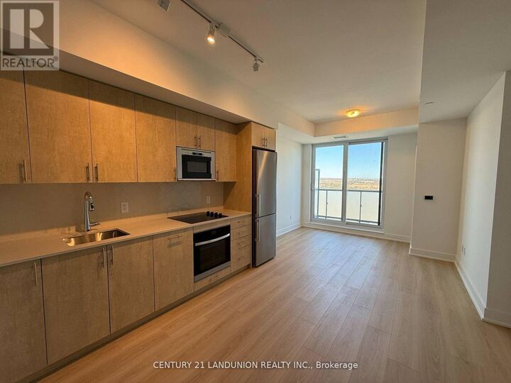 Property Photo: 2545 Simcoe Street North Ph19 ON L1L 0W3