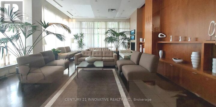 Property Photo: 33 Elm Drive 1012 ON L5B 4M2