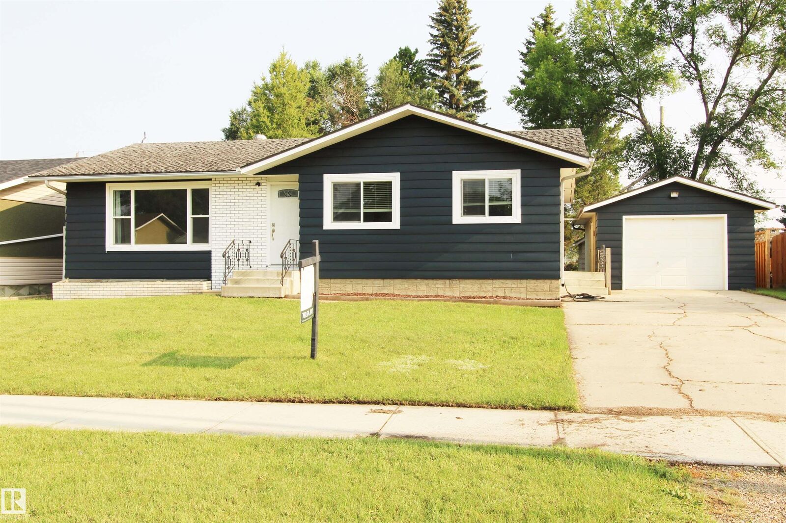 Property Photo: 5114 44 Avenue AB T0A 3A4