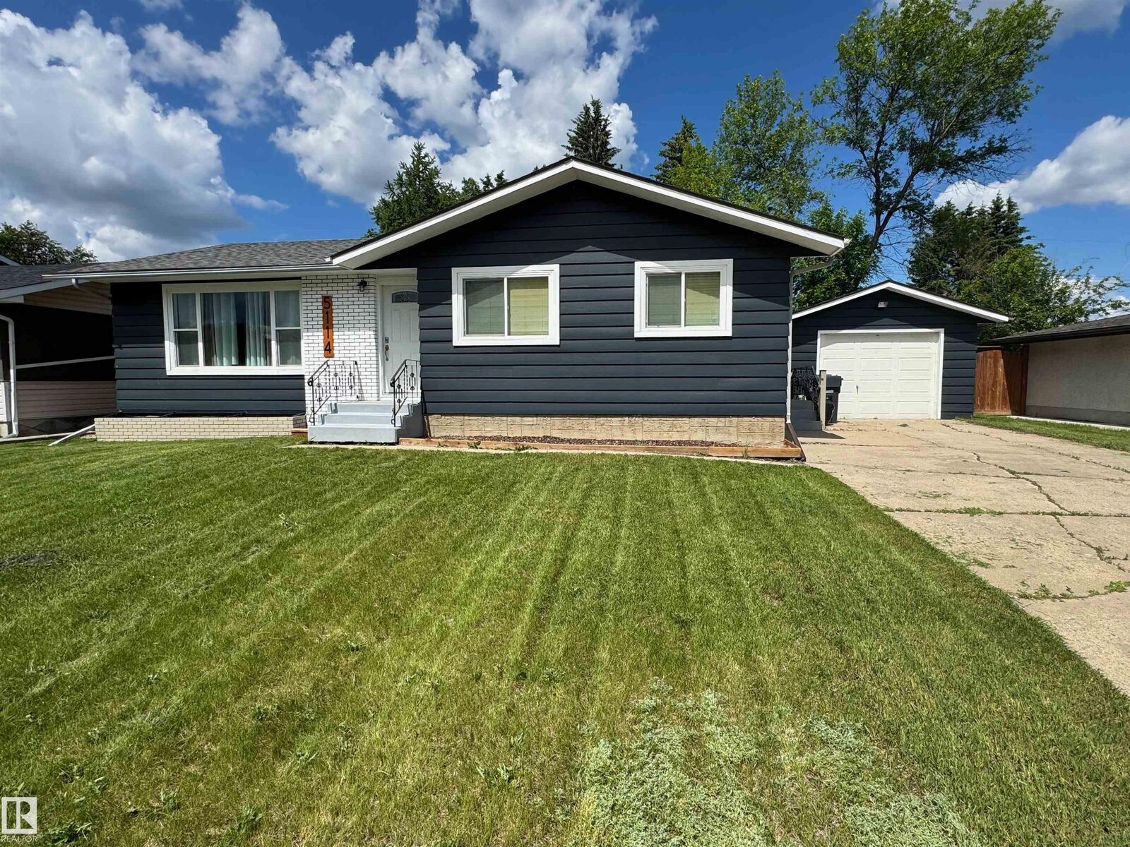 Photo de la propriété: 5114 44 Avenue AB T0A 3A4