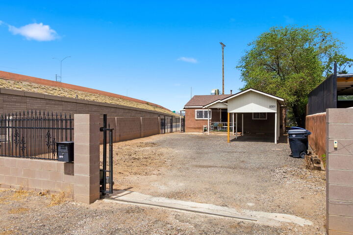 Property Photo:  2201 7th Street NW  NM 87102 