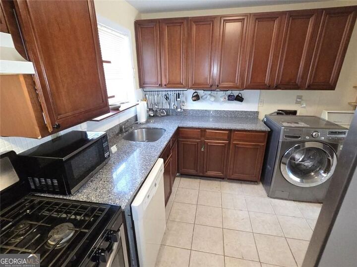 Property Photo: 5617 Kingsport Drive NE GA 30342