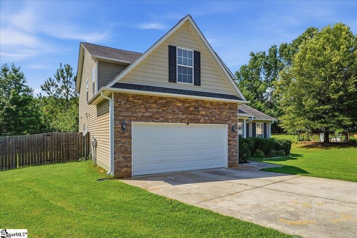 Property Photo: 116 Kingsdale Court SC 29680