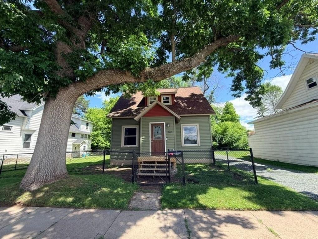 Property Photo:  103 Hendricks St  WI 54452 