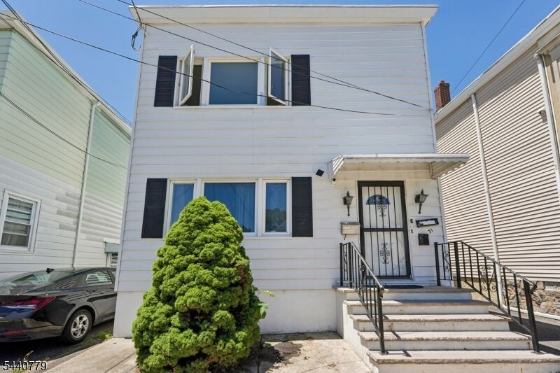 Property Photo:  31 Blakely Pl 2  NJ 07026 