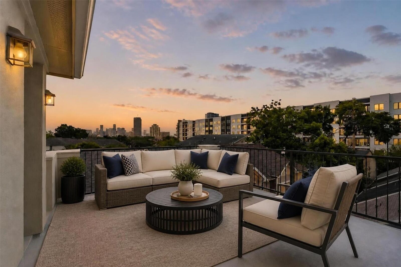 Property Photo:  118 Reinerman Street  TX 77007 