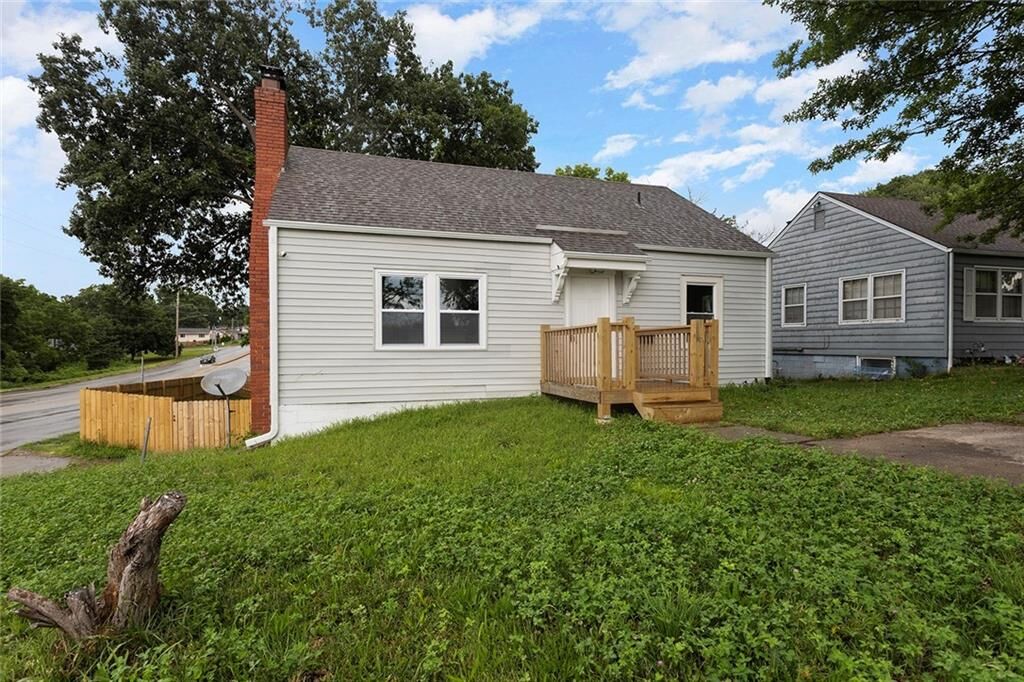 Property Photo: 11200 E 40th Street S MO 64052