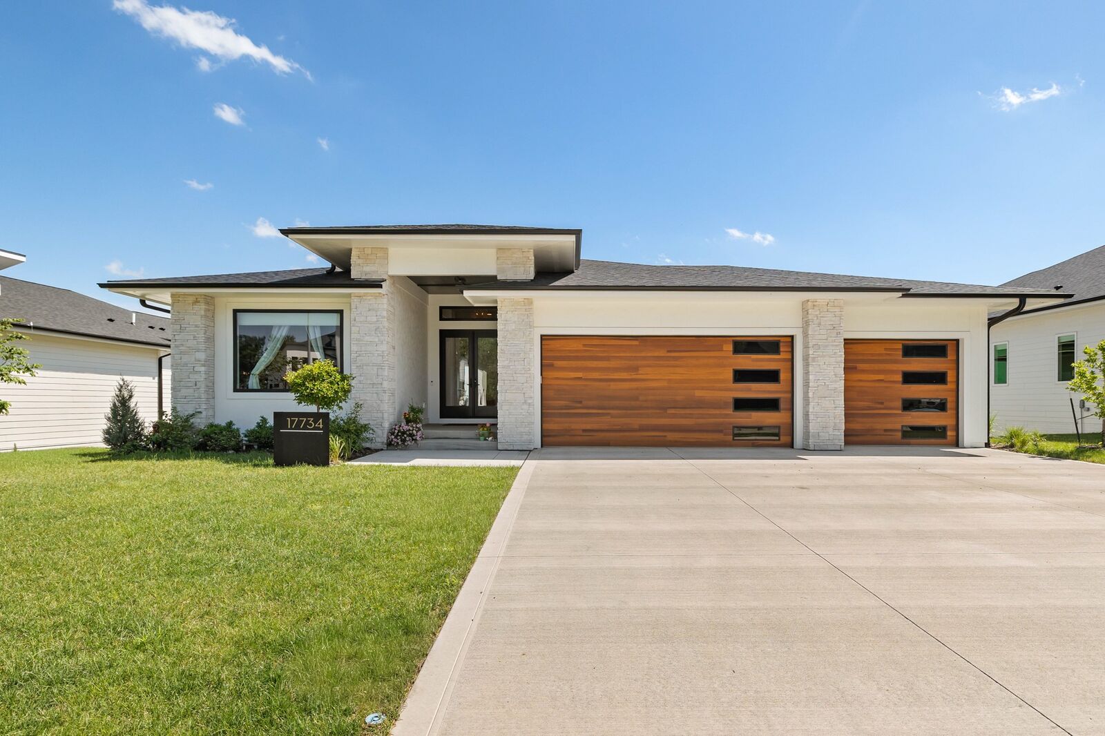 Property Photo: 17734 Townsend Drive IA 50325