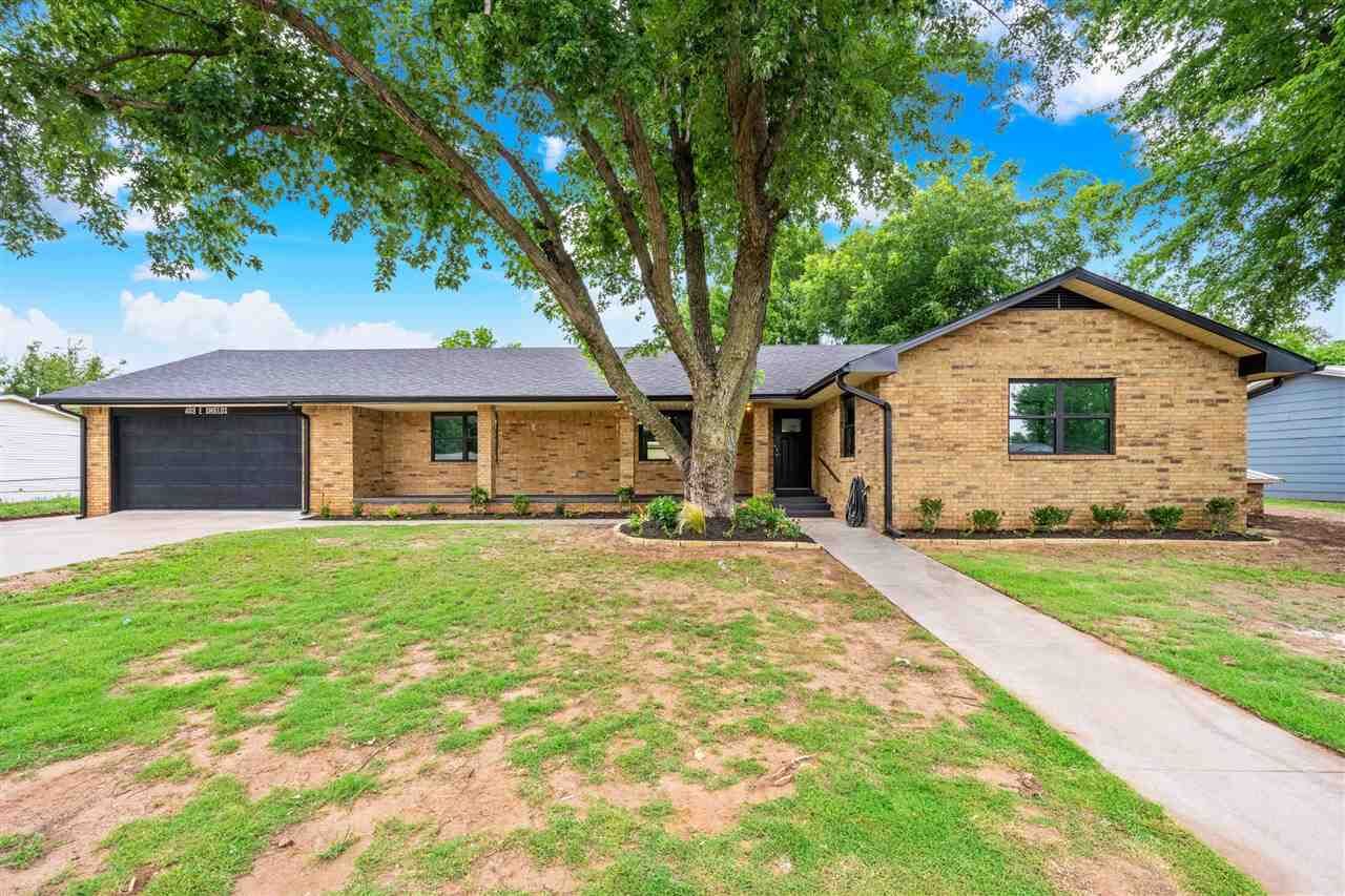 Property Photo:  403 E Shields Ave  OK 73541 