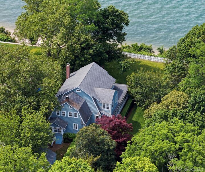 Property Photo:  7 Thompson Street  NY 11786 