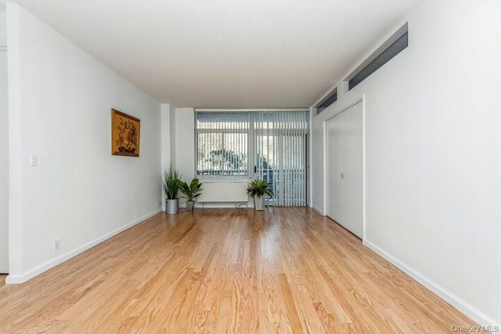 Property Photo:  35 N Chatsworth Avenue 1J  NY 10538 