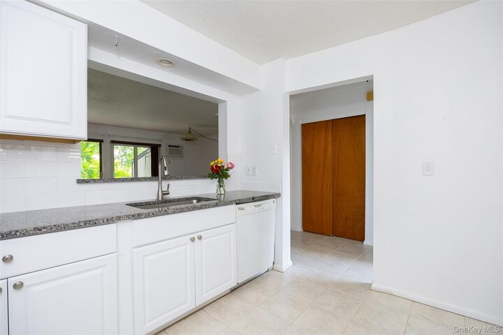 Property Photo:  1004 Chelsea Cove S  NY 12533 