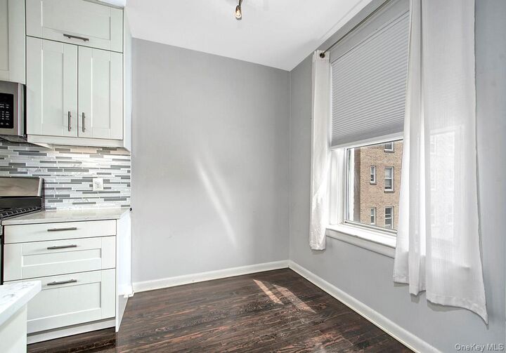 Property Photo:  472 Gramatan Avenue Dd3  NY 10552 