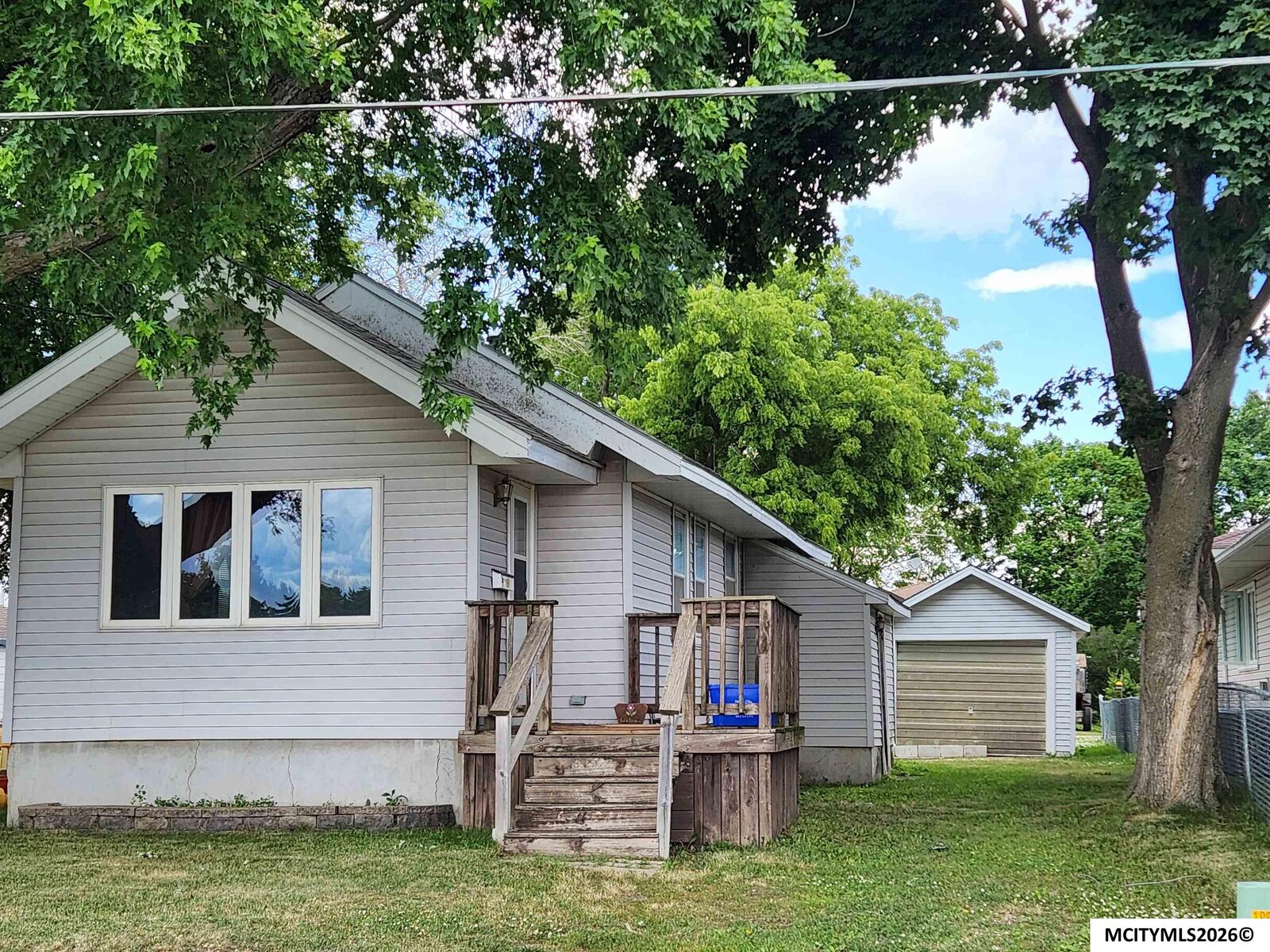 Property Photo:  40 27th SW  IA 50401 
