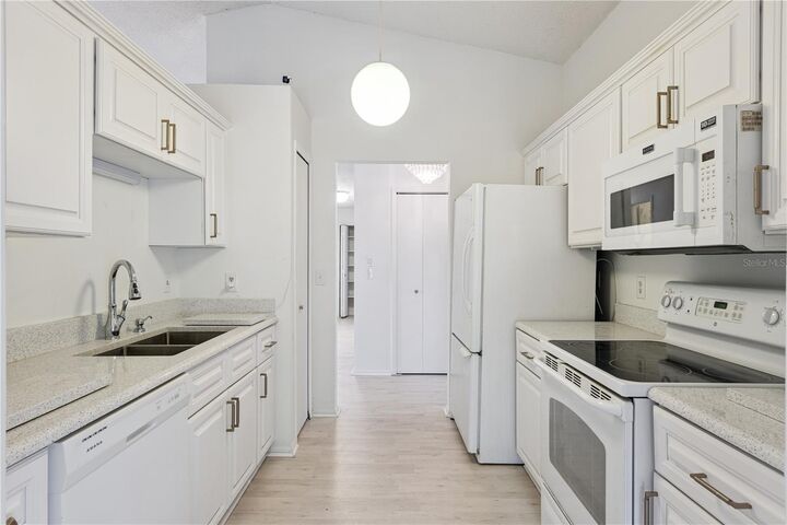 Property Photo: 7591 Southwick Street FL 32818