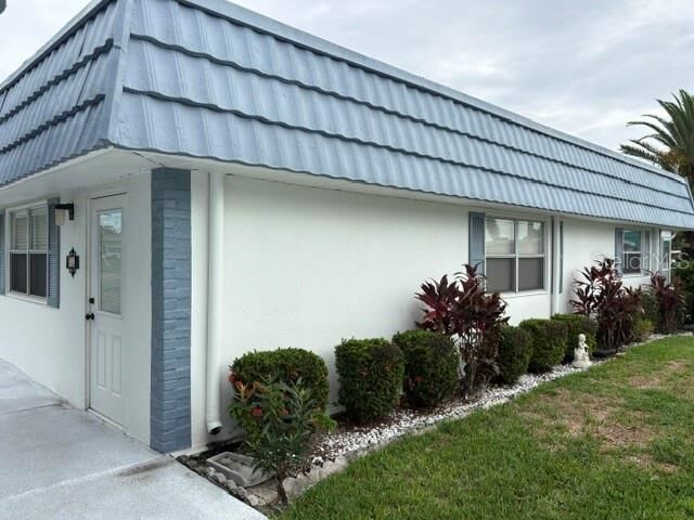 Property Photo:  1901 Andover Way 26  FL 33573 