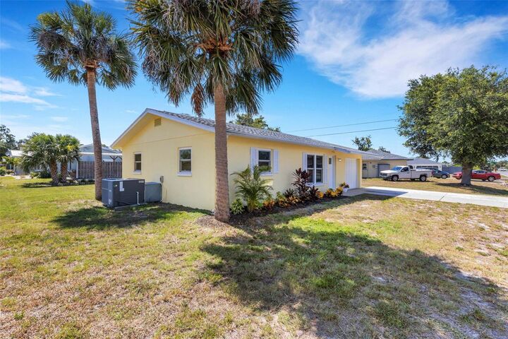 Property Photo:  5231 Pompano Road  FL 34293 