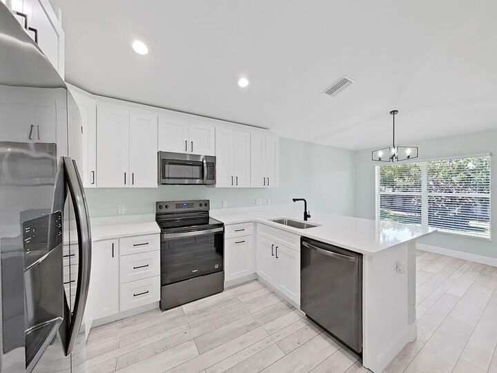 Property Photo:  1025 Lake Avoca Place  FL 34689 