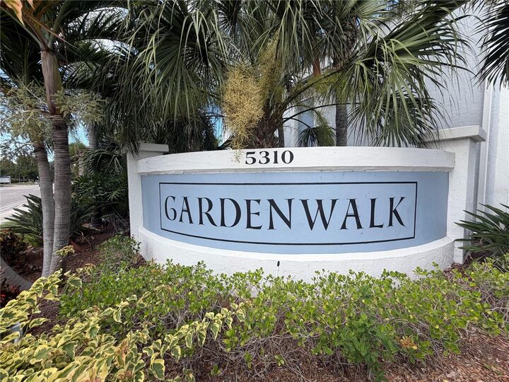 Property Photo: 5310 26th Street W 2904 FL 34207
