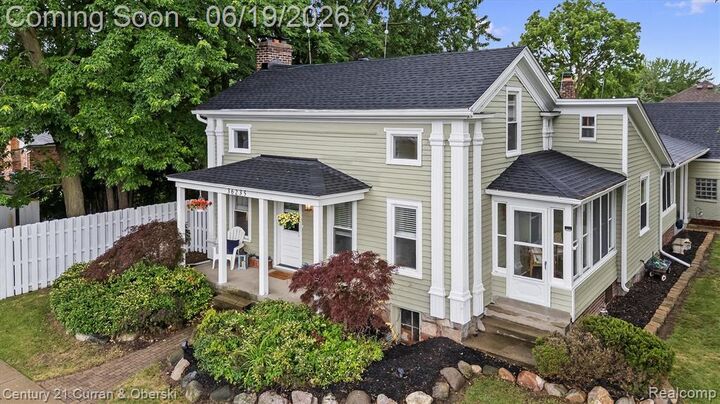Property Photo:  36235 7 Mile Road  MI 48152 1125 
