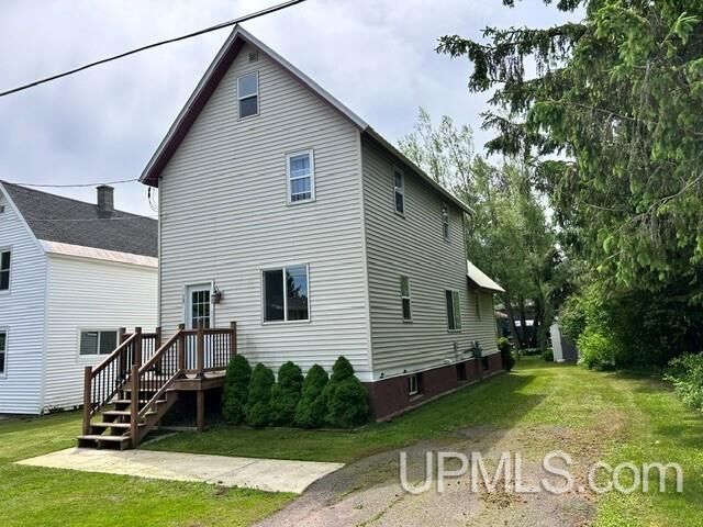 Property Photo: 19 5th Street MI 49963