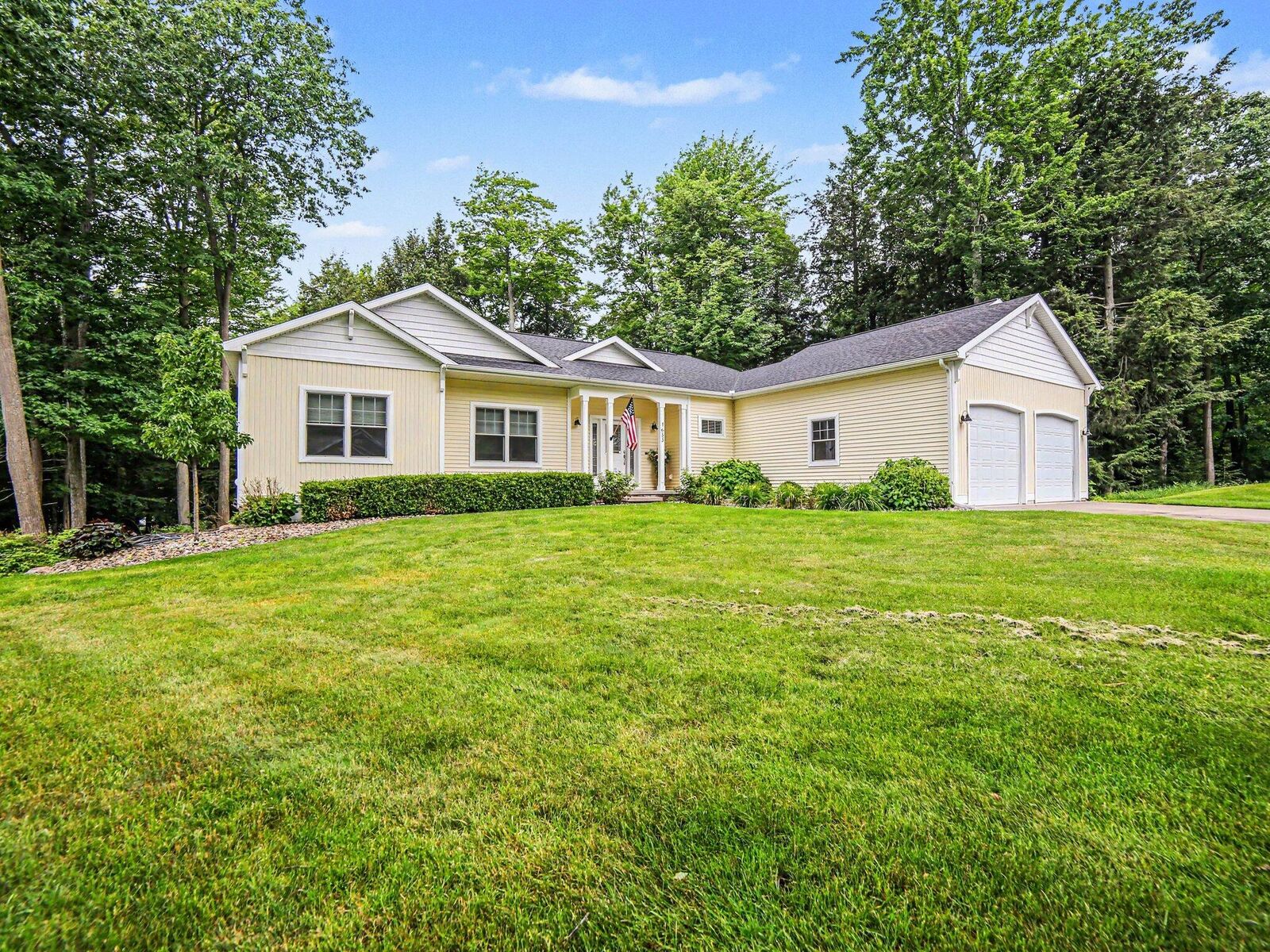 Property Photo:  1655 Glenwood Road  MI 49431 