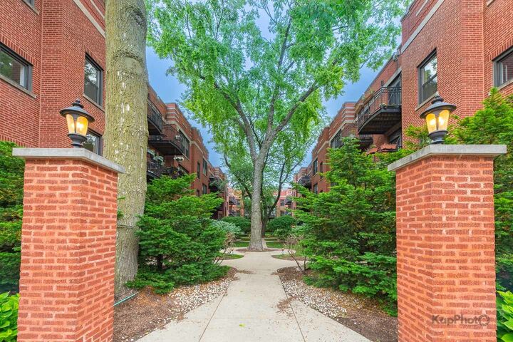 Property Photo:  5913 N Paulina Street 2E  IL 60660 