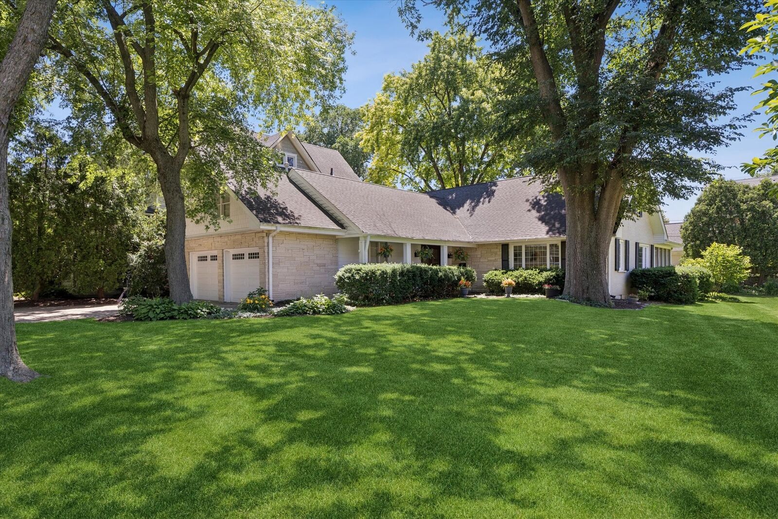 Property Photo:  220 7th Avenue  IL 60525 