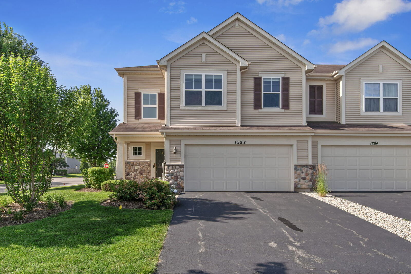Property Photo:  1282 Newport Circle  IL 60140 
