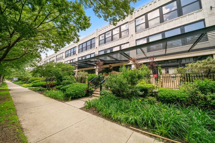 Property Photo: 1070 W 15th Street 147 IL 60608