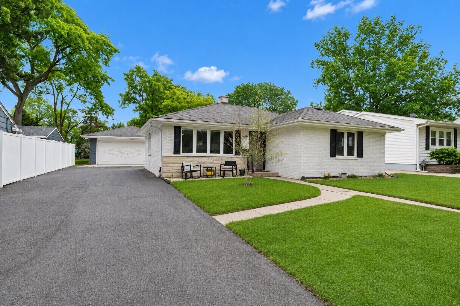 Property Photo:  109 S Elm Street  IL 60067 