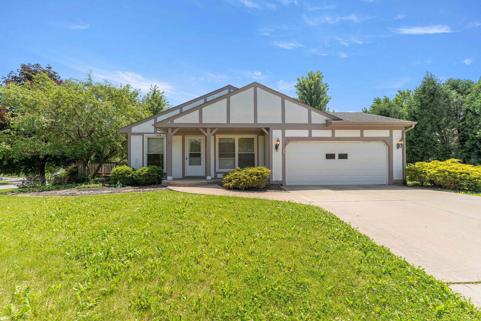 Property Photo:  352 Danbury Drive  IL 60565 