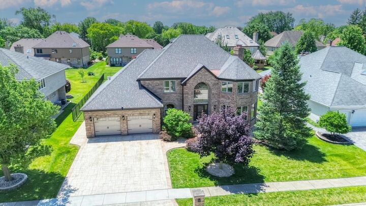 Property Photo:  10 Founders Pointe  IL 60108 
