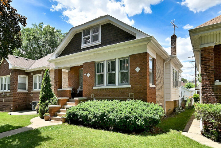Property Photo:  3604 N Linder Avenue  IL 60641 