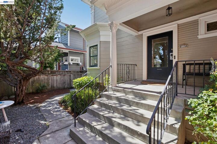 Property Photo: 2607 Alcatraz Ave CA 94705