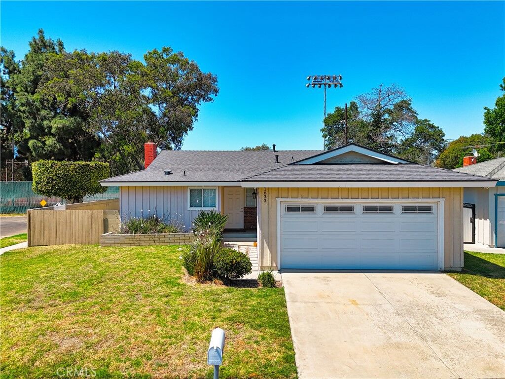 Property Photo:  1633 E Clarion  CA 90745 