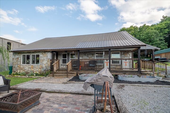 Property Photo:  102 Church St  TN 37144 