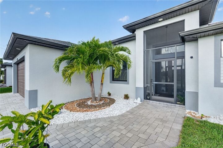 Property Photo: 228 SW 31st Place FL 33991