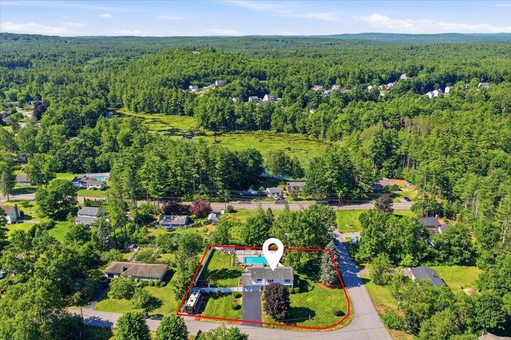 Property Photo:  1 Valleyview Drive  NH 03054 