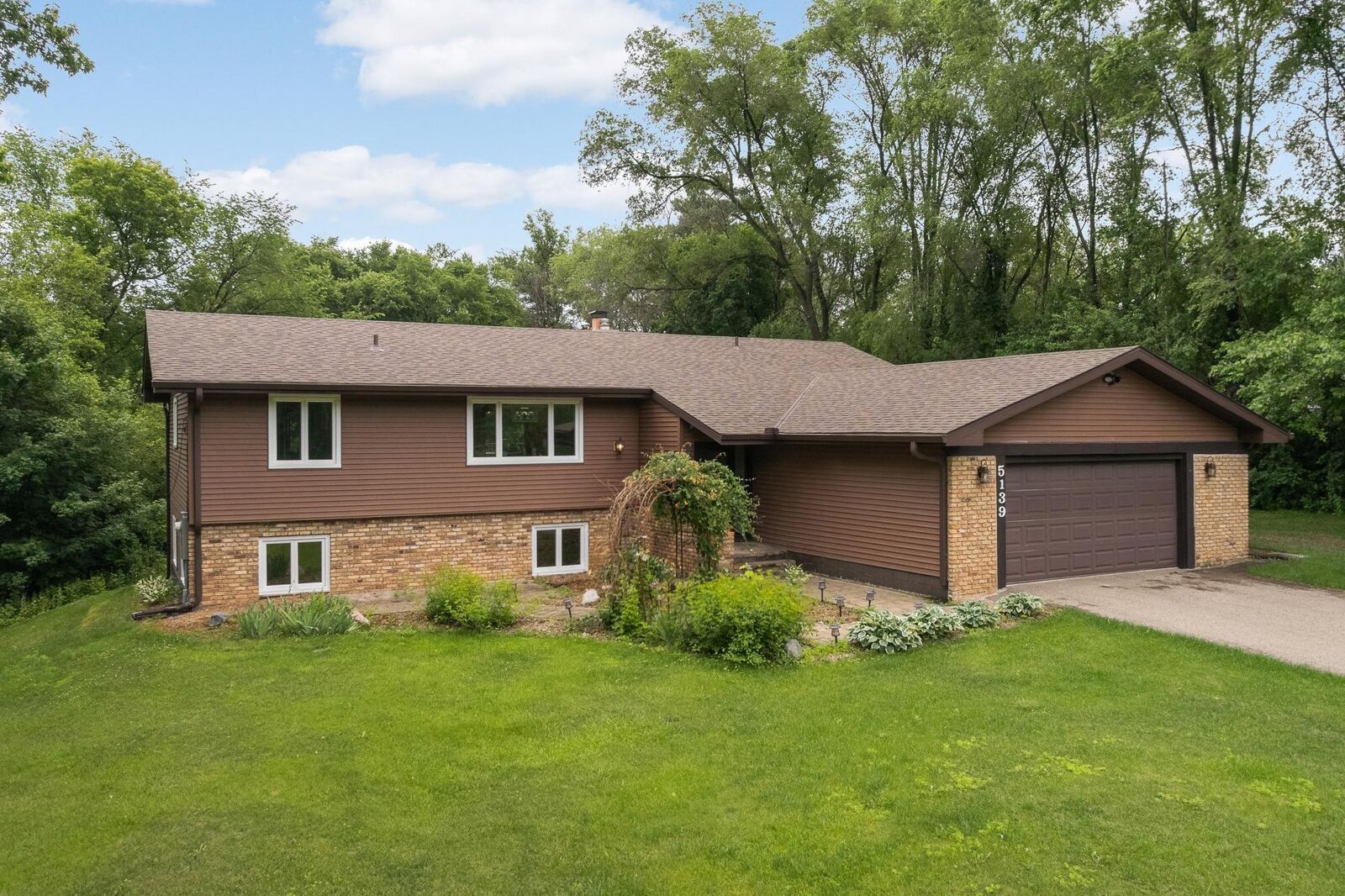 Property Photo:  5139 Woodhill Road  MN 55345 