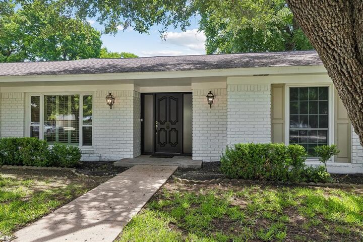 Property Photo: 4113 Ridglea Country Club Drive TX 76126