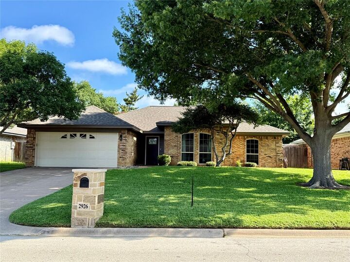 Property Photo: 2926 Cripple Creek Trail TX 76051
