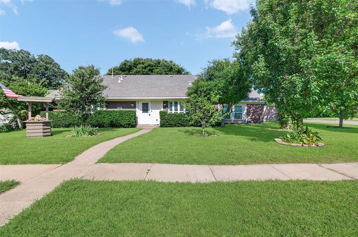 Property Photo: 313 King Richard Street TX 75061